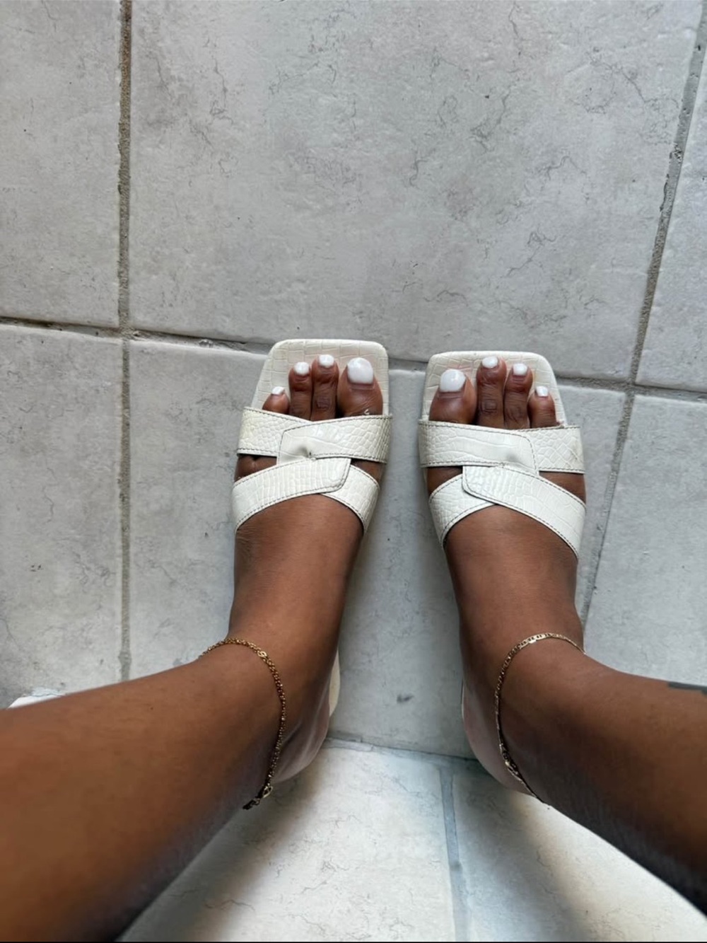 Used White Strappy Square-Toe Women’s Slide Sandals